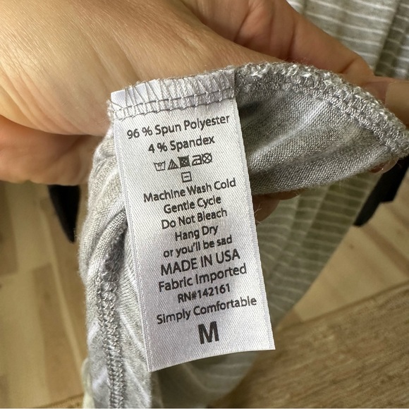 LuLaRoe Randy Baseball Tee Size Medium - Picture 4 of 4